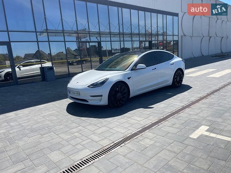 Седан Tesla Model 3 2023 в Луцке