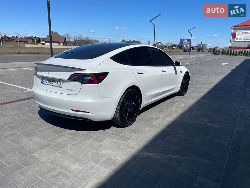 Седан Tesla Model 3 2023 в Луцке