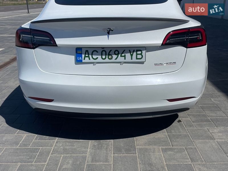 Седан Tesla Model 3 2023 в Луцке