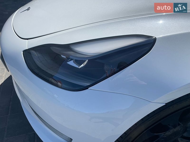 Седан Tesla Model 3 2023 в Луцке