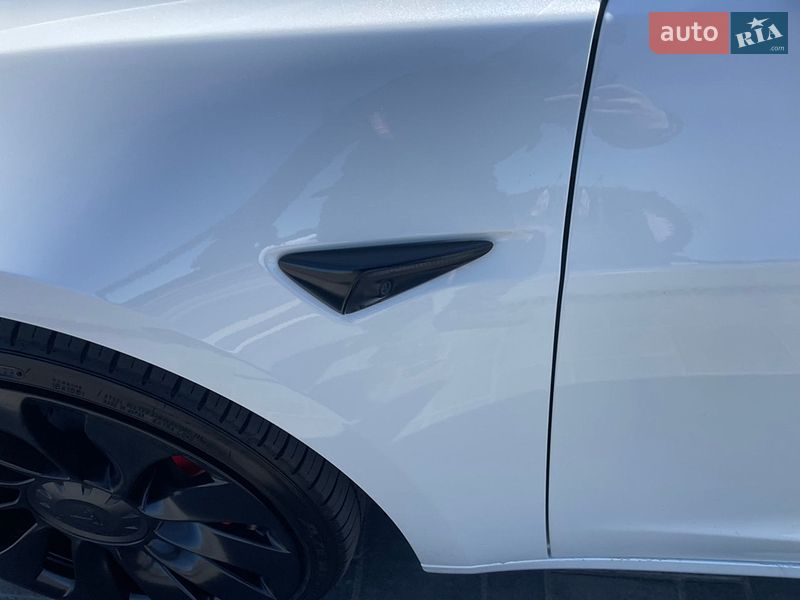 Седан Tesla Model 3 2023 в Луцке