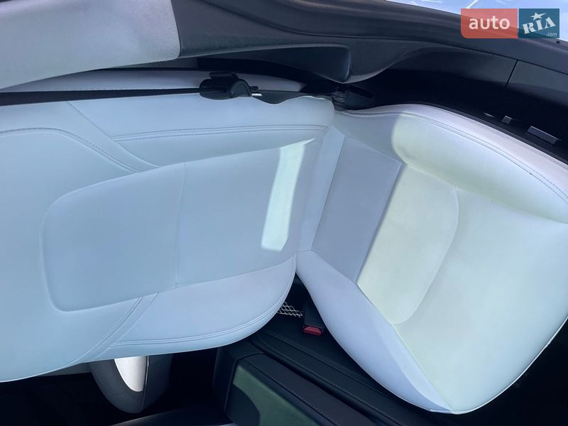 Седан Tesla Model 3 2023 в Луцке