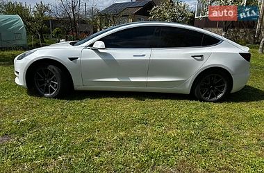 Седан Tesla Model 3 2020 в Кам'янському