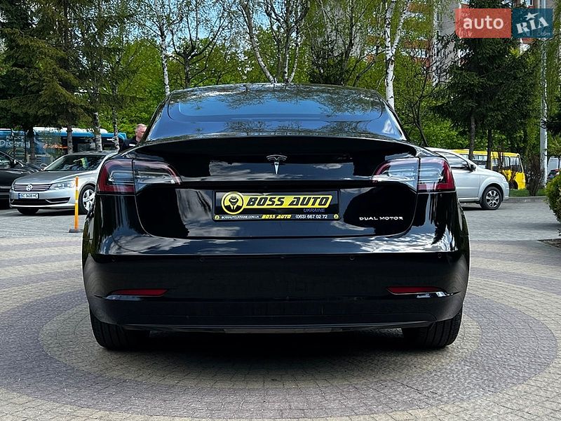 Седан Tesla Model 3 2020 в Львове