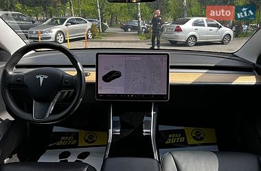 Седан Tesla Model 3 2020 в Львове