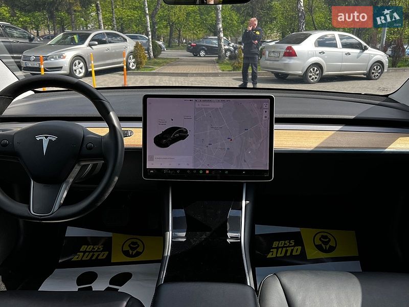 Седан Tesla Model 3 2020 в Львове