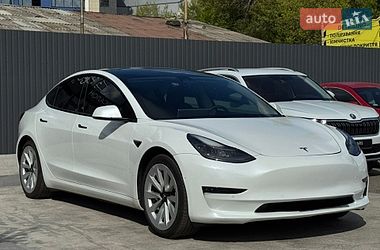 Седан Tesla Model 3 2022 в Киеве