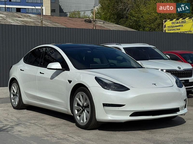 Седан Tesla Model 3 2022 в Киеве