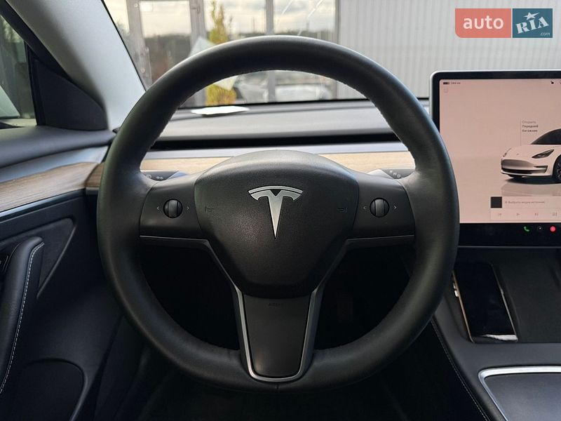 Седан Tesla Model 3 2022 в Киеве