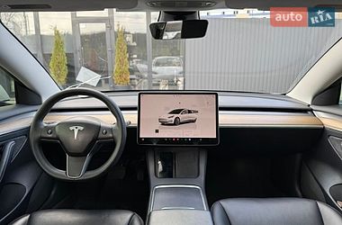 Седан Tesla Model 3 2022 в Киеве
