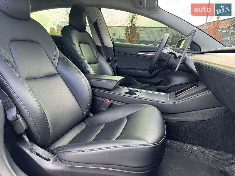 Седан Tesla Model 3 2022 в Киеве