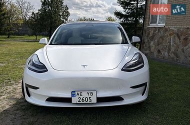 Седан Tesla Model 3 2020 в Кам'янському