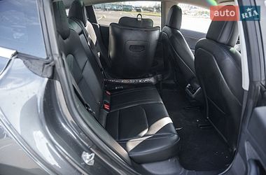 Седан Tesla Model 3 2018 в Києві