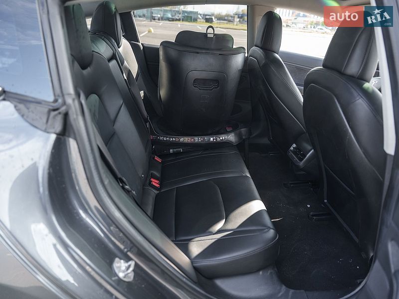 Седан Tesla Model 3 2018 в Києві
