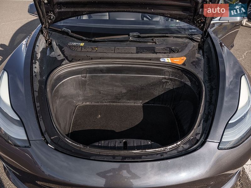 Седан Tesla Model 3 2018 в Києві