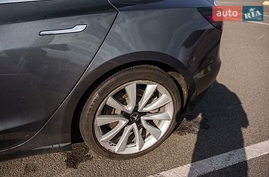 Седан Tesla Model 3 2018 в Києві
