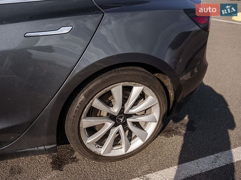 Седан Tesla Model 3 2018 в Києві
