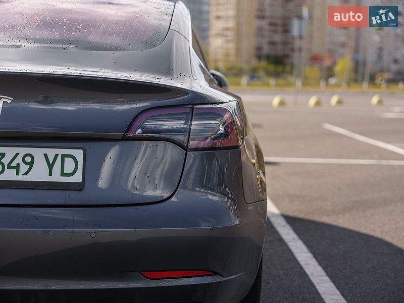 Седан Tesla Model 3 2018 в Києві