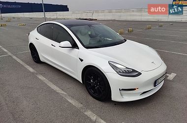 Седан Tesla Model 3 2021 в Львове