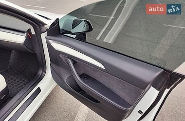 Седан Tesla Model 3 2021 в Львове