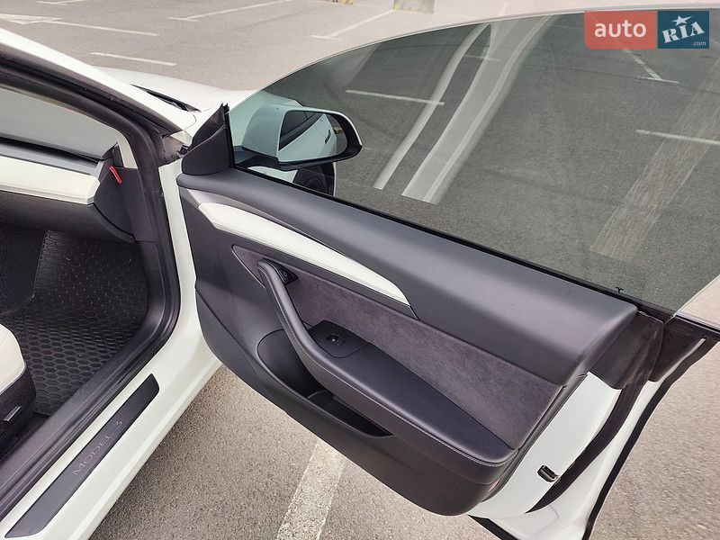 Седан Tesla Model 3 2021 в Львове