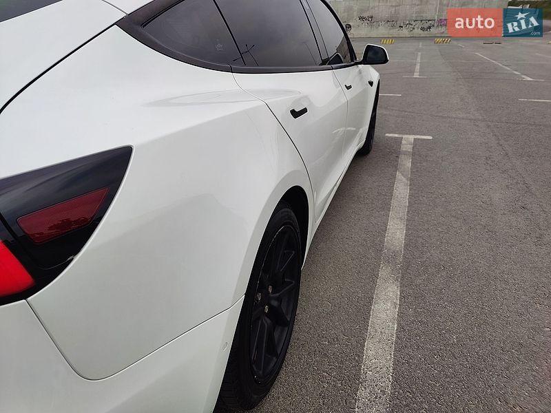 Седан Tesla Model 3 2021 в Львове