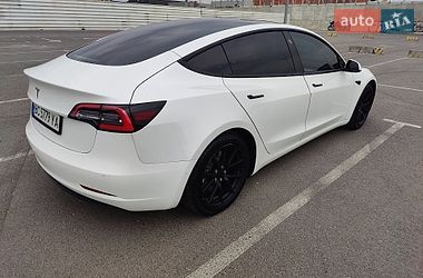 Седан Tesla Model 3 2021 в Львове