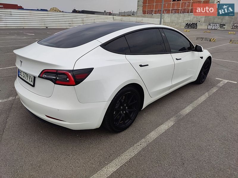 Седан Tesla Model 3 2021 в Львове