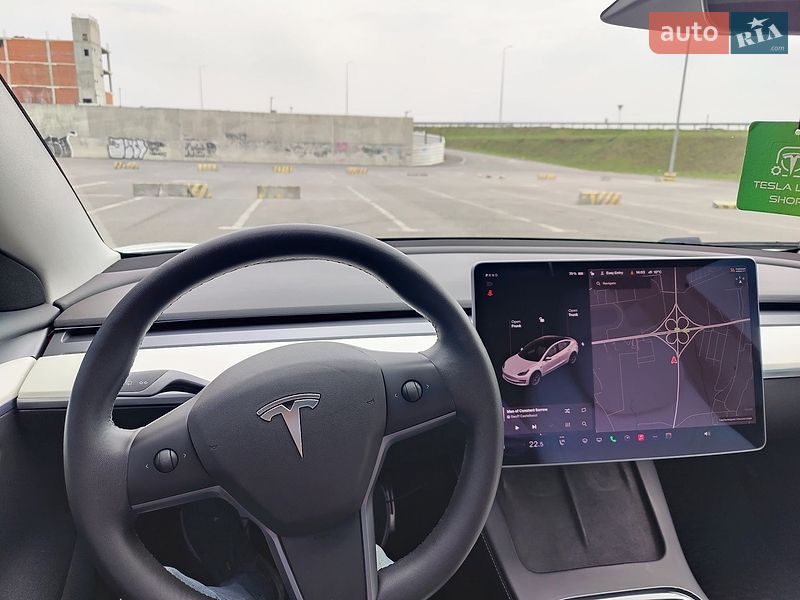 Седан Tesla Model 3 2021 в Львове