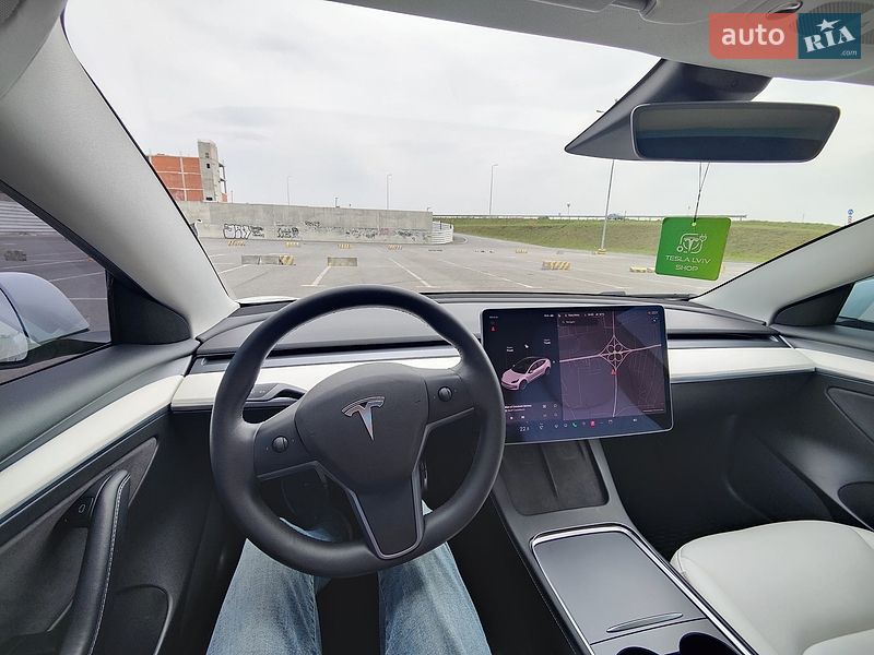 Седан Tesla Model 3 2021 в Львове