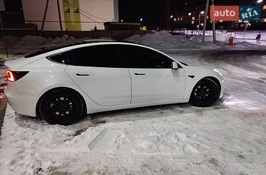 Седан Tesla Model 3 2021 в Львове