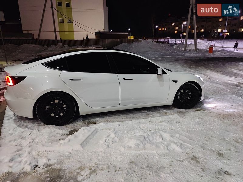 Седан Tesla Model 3 2021 в Львове
