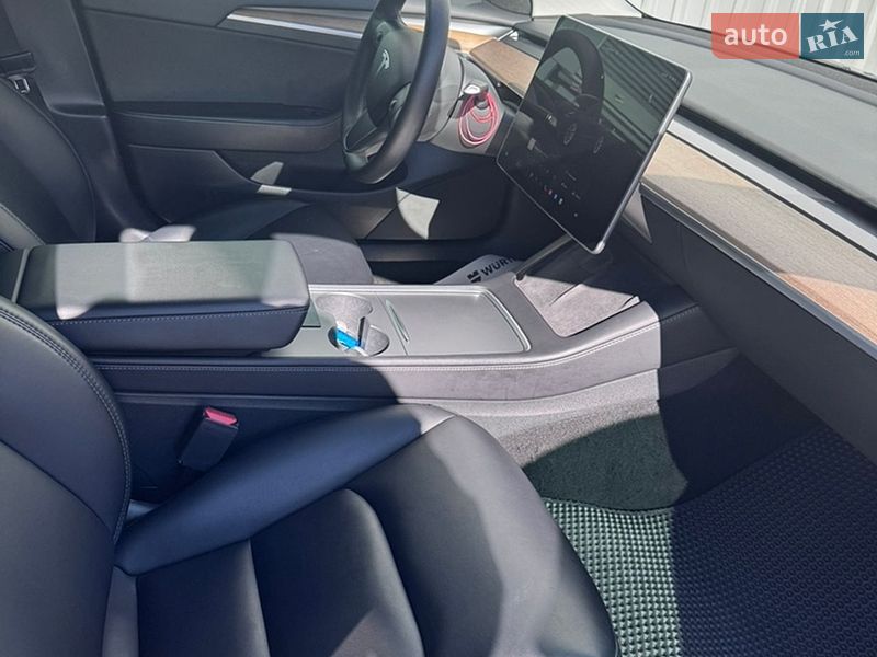 Седан Tesla Model 3 2022 в Виннице