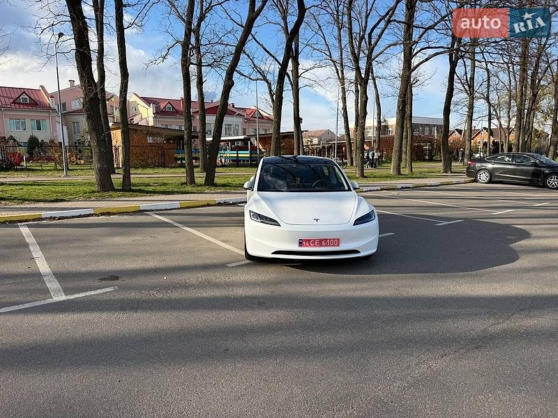 Седан Tesla Model 3 2025 в Киеве