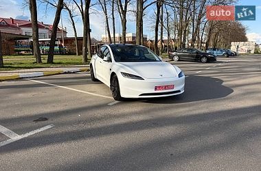 Седан Tesla Model 3 2025 в Киеве