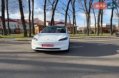 Седан Tesla Model 3 2025 в Киеве
