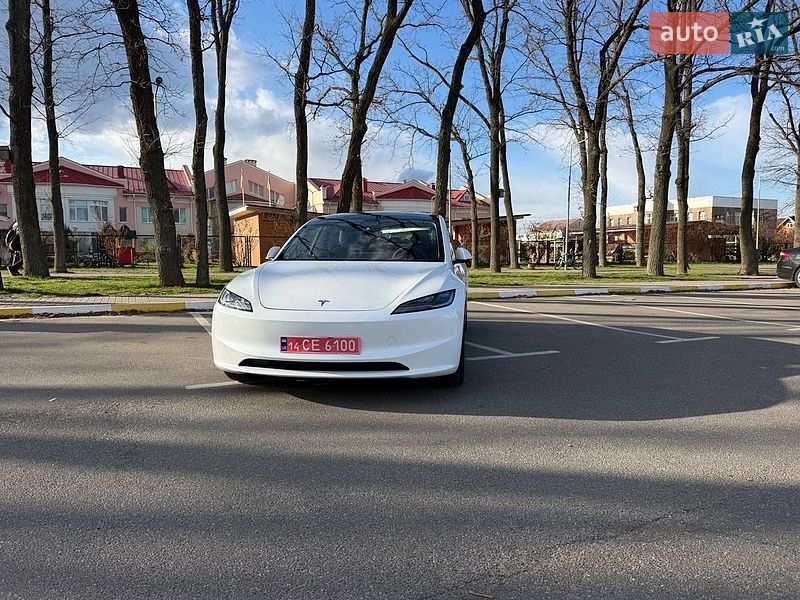 Седан Tesla Model 3 2025 в Киеве