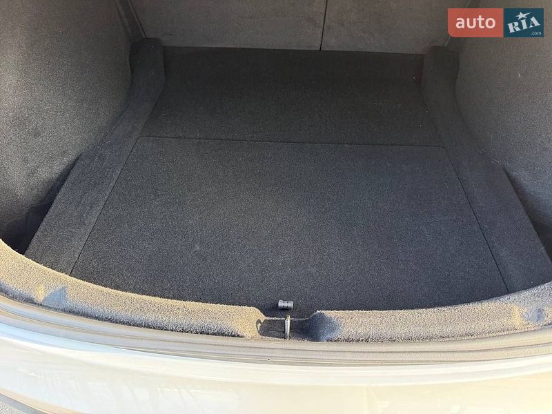 Седан Tesla Model 3 2025 в Киеве