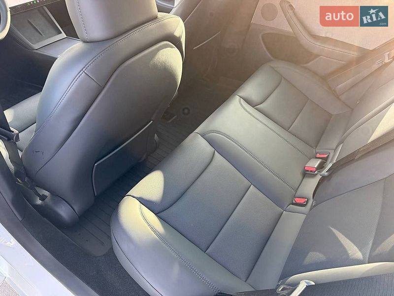 Седан Tesla Model 3 2025 в Киеве