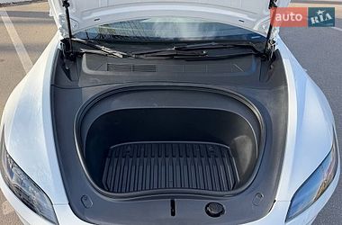 Седан Tesla Model 3 2025 в Киеве