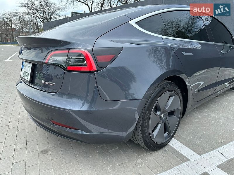 Седан Tesla Model 3 2019 в Одесі