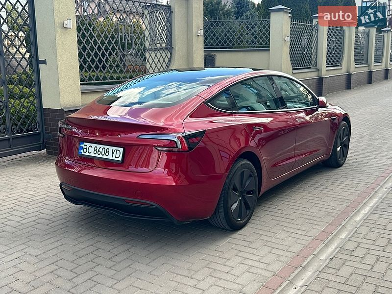 Седан Tesla Model 3 2024 в Львове