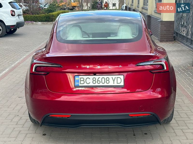 Седан Tesla Model 3 2024 в Львове