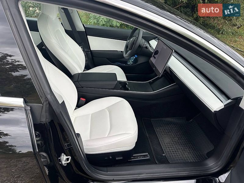 Седан Tesla Model 3 2020 в Харкові