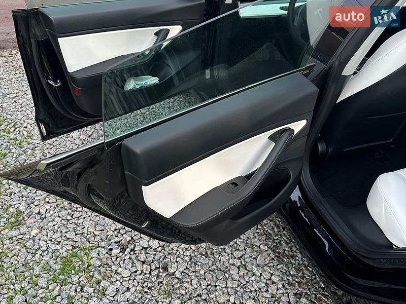 Седан Tesla Model 3 2020 в Харкові