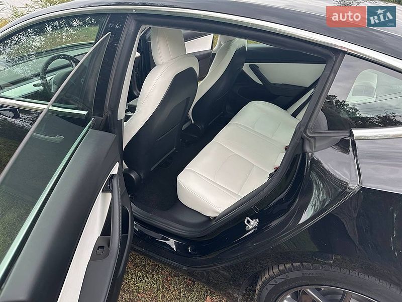 Седан Tesla Model 3 2020 в Харкові