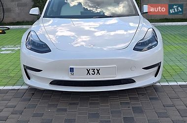 Седан Tesla Model 3 2022 в Києві