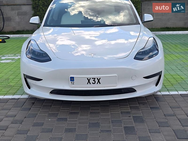 Седан Tesla Model 3 2022 в Києві