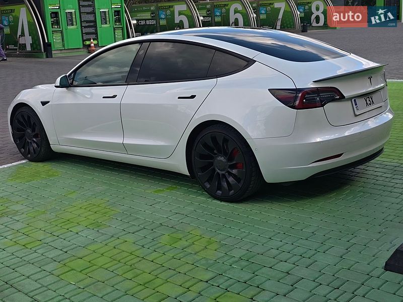 Седан Tesla Model 3 2022 в Києві