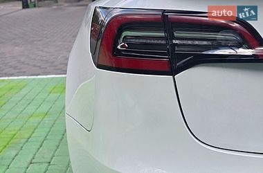 Седан Tesla Model 3 2022 в Києві
